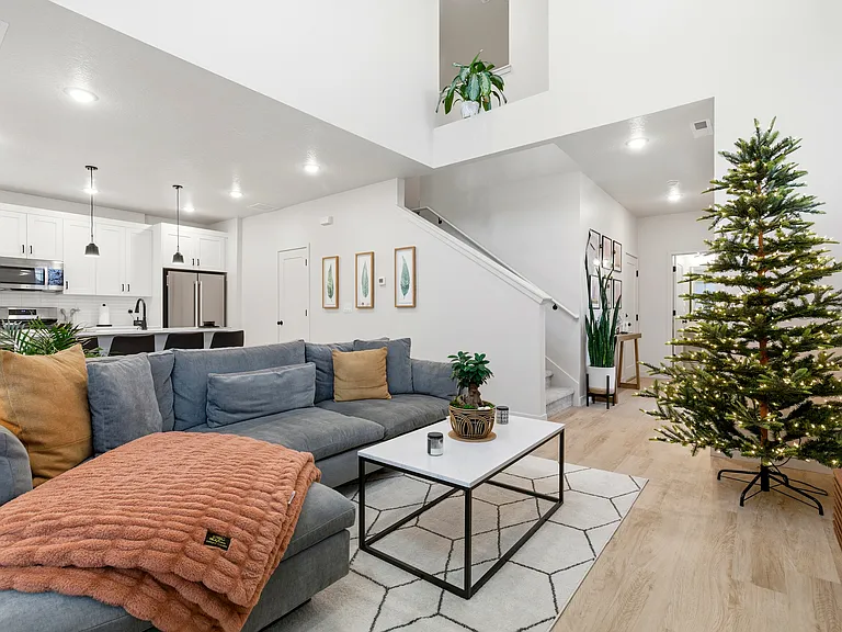 1125 N Clifton Dr — Photo 13