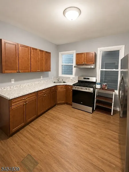 3 bed, 1.0 bath, $2,300 — Photo 4