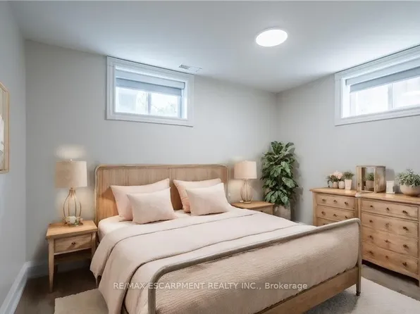 80 Irene Ave #D, Hamilton, ON L8G 2B2