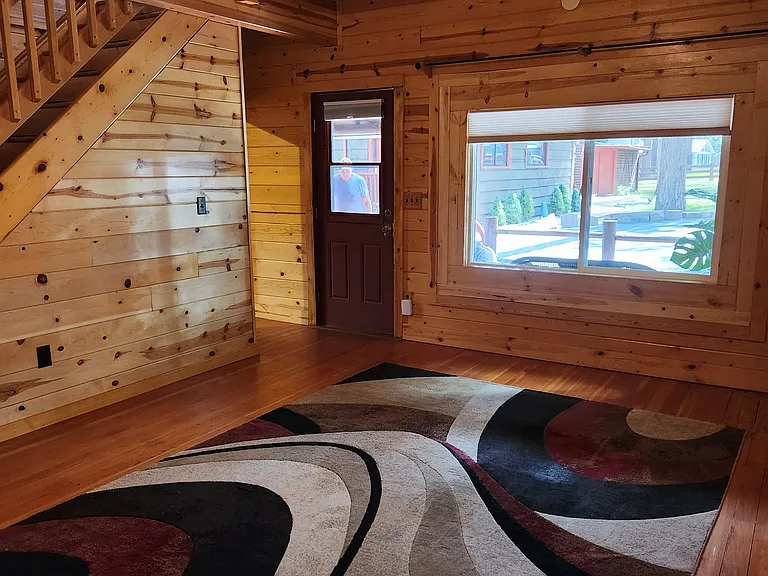 The Windows and Pine Walls are in pristine condition.