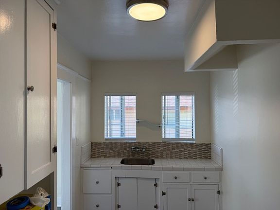 3rd image of 2713-2719 1/2 E 11th St #2715