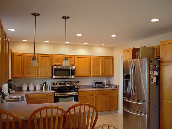 3rd image of 240 Pennwood Ln