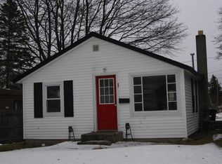 218 N East St, Cheboygan, MI 49721