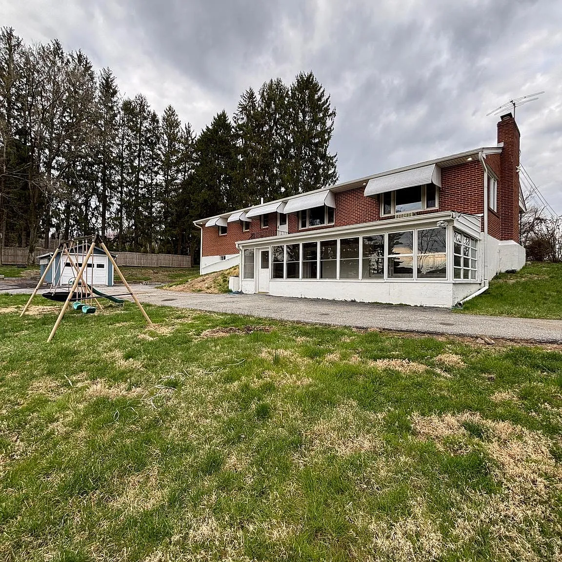 4 bed, 2.5 bath, 3944 sqft, $3,500 — Photo 3