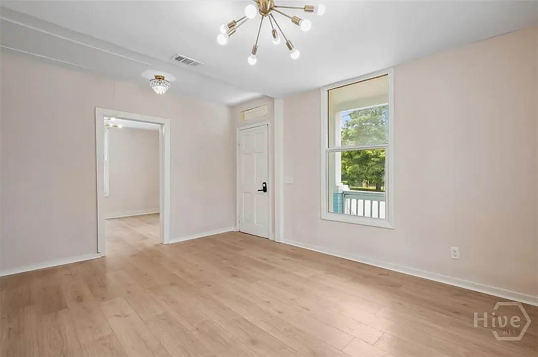 3 bed, 992 sqft, $1,500 — Photo 2