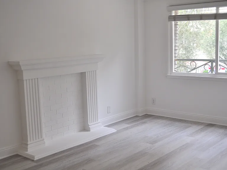 Wilshire Westwood — Photo 21