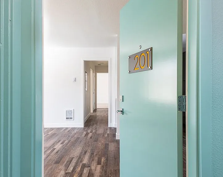 3200 E Union St — Photo 48