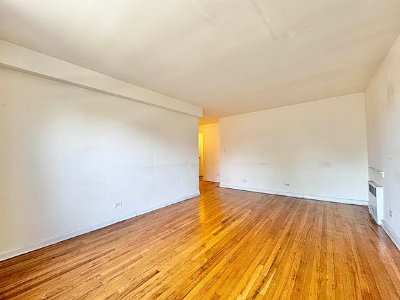 3rd image of 14307 Sanford Ave APT 6F