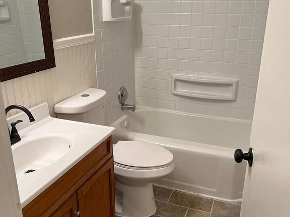 3rd image of 8010 Busiek Ave #1