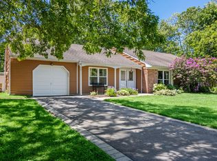 25 Annandale Rd, Stony Brook, NY 11790
