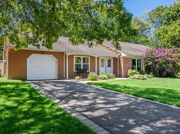 25 Annandale Road, Stony Brook, NY 11790