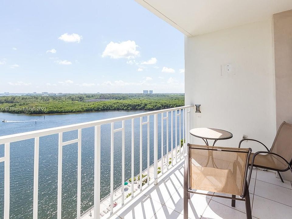1st image of 300 Bayview Dr APT 702