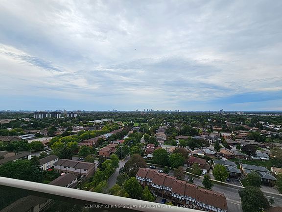 4th image of 15 Torrance Rd #1901