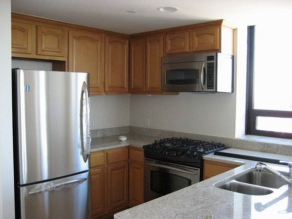 4th image of 11624 Grosvenor Ln APT 18a