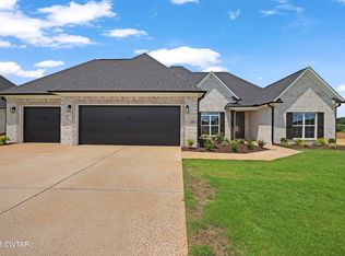 40 Matthews Crossing Dr, Jackson, TN 38305