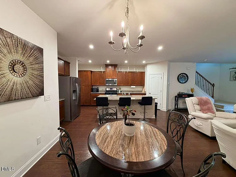 735 Lampwick Ln — Photo 8