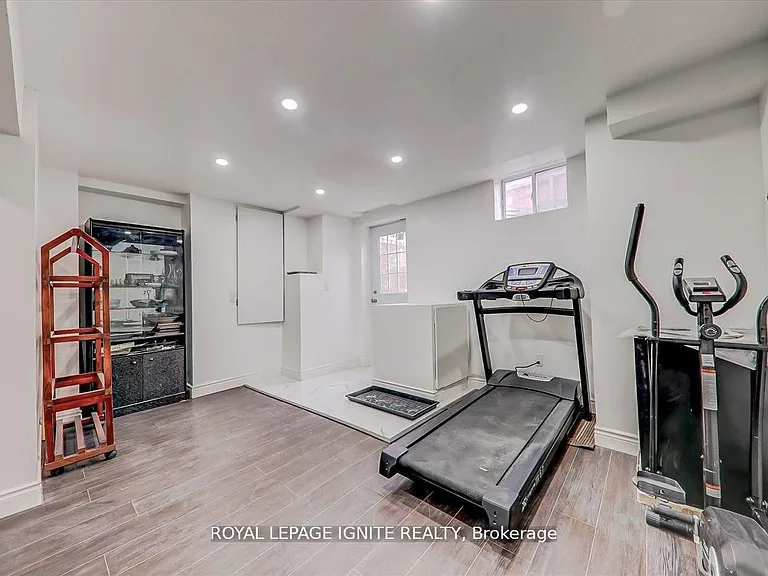 114 Lawrence Pilkington Ave #BASEMENT — Photo 6