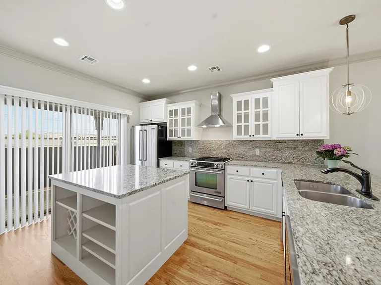 1333 E 41st Pl — Photo 9