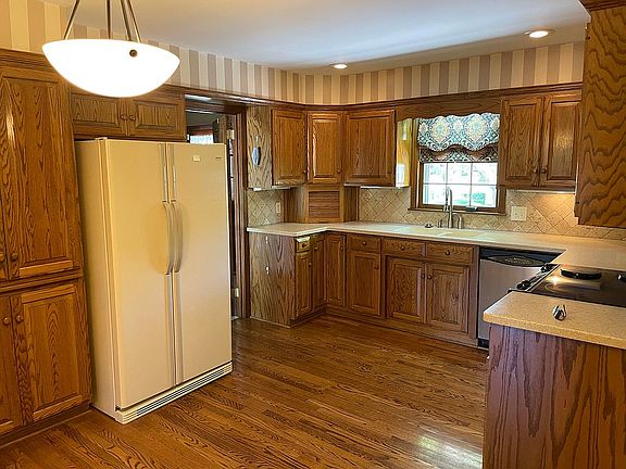 4th image of 1606 Keenland Dr