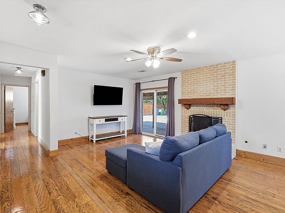 3rd image of 203 Tharp Dr