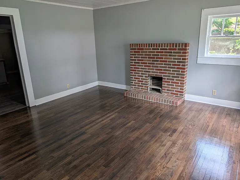 203 Chester St — Photo 2