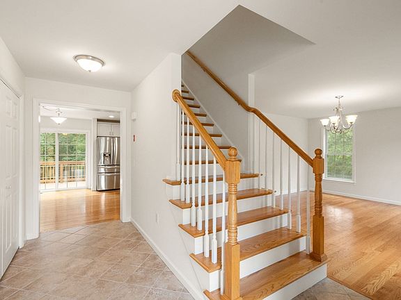 5th image of 175 Colburn St