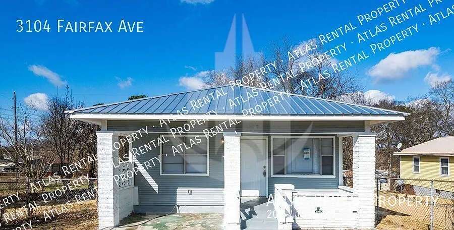 Charming 2-Bedroom Home with a Huge Kitchen & Fenced Backyard! — Photo 1