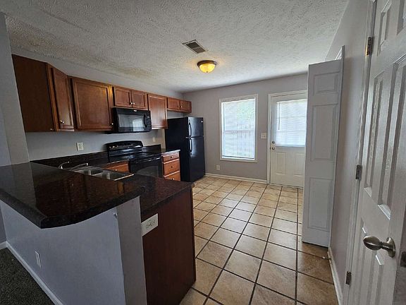 4th image of 812B Oak Arbor Ct