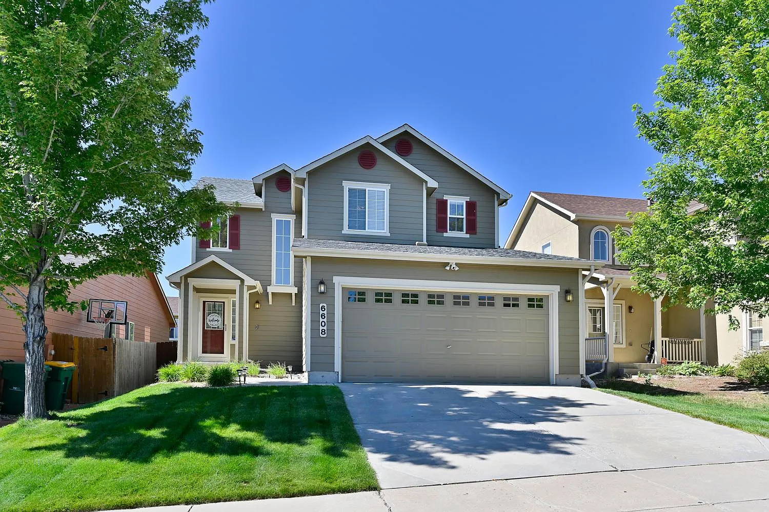 4 bed, 3.5 bath, 2425 sqft, $2,300 — Photo 1