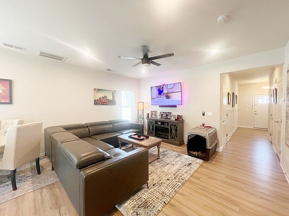 5th image of 100 Lilywood Ct