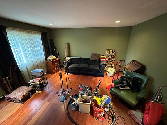 3rd image of 4663 Chanterwood Dr