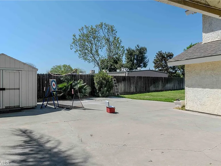 1042 Robinson Ct — Photo 48
