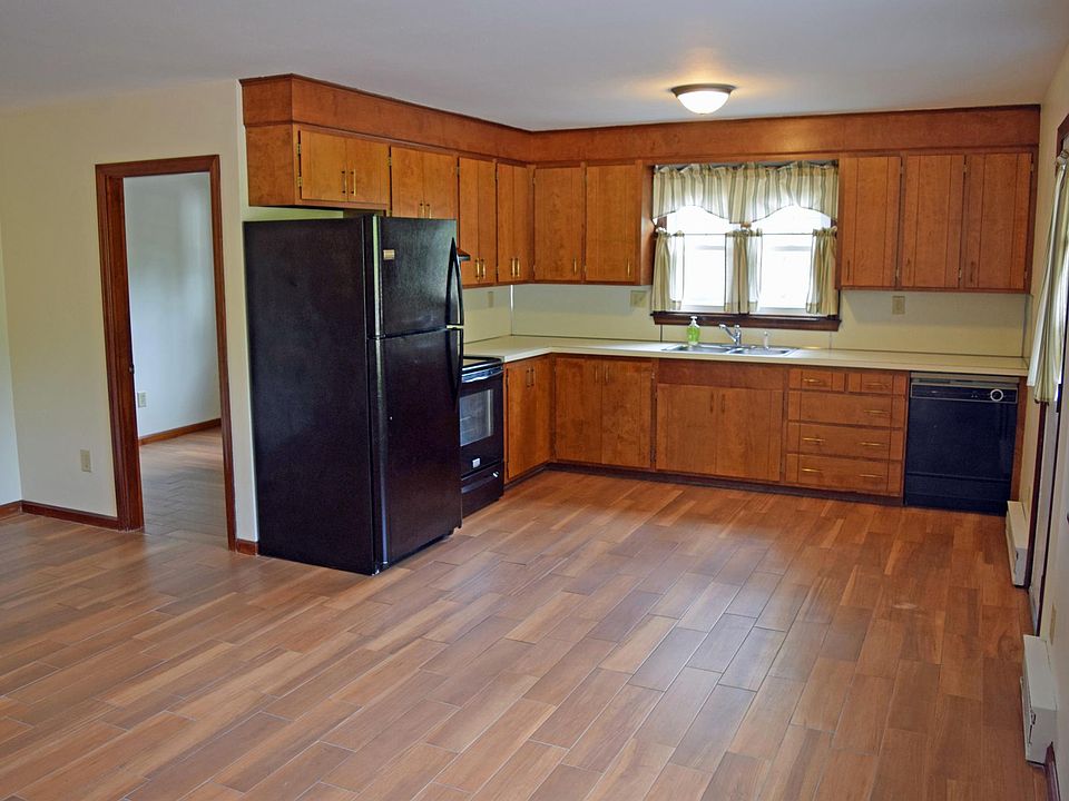 1st image of 128 Randall St #4