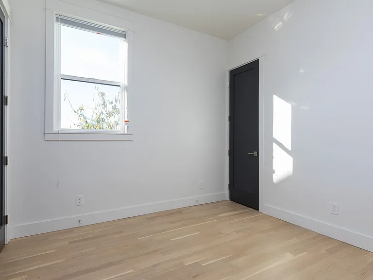 840 29th St — Photo 20