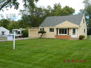 1N055 Harriet St, Carol Stream, IL 60188