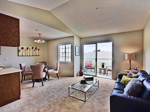 4th image of 1004 San Antonio Cir Unit 307