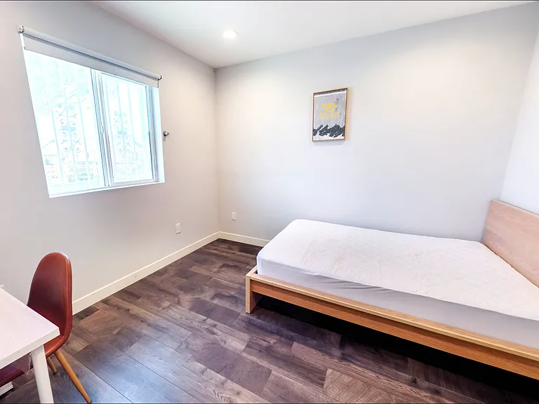 1451 W 36th Pl — Photo 11