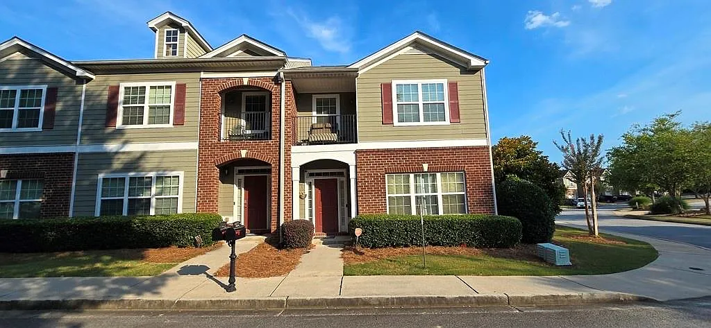 3 bed, 2.5 bath, 1640 sqft, $2,000 — Photo 1