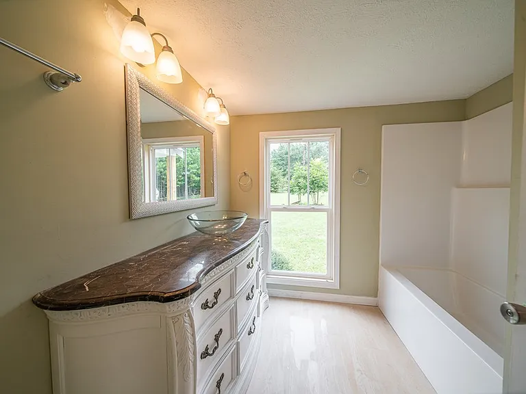 70 Shephard Dr — Photo 9