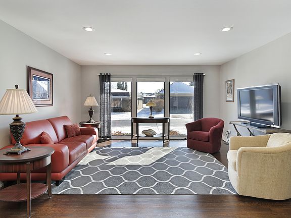 5th image of 2516 Burgundy Ln