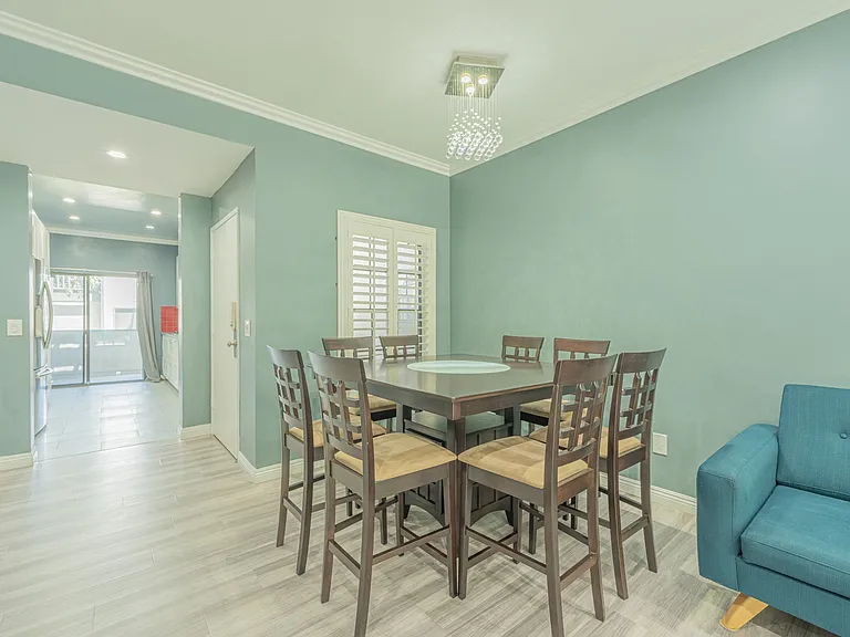 2510 W Macarthur Blvd #G — Photo 4
