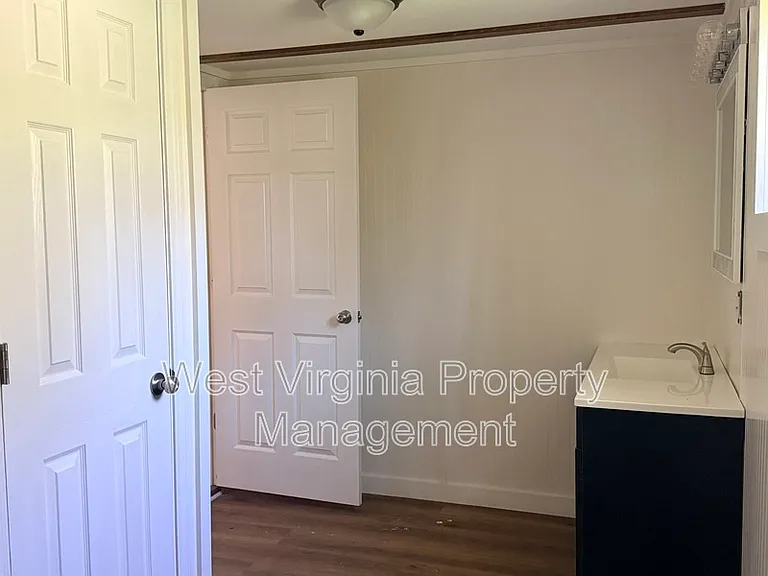 110 Peck Ct — Photo 8
