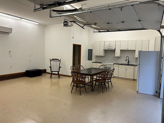 5th image of 7054 Executive Cir #2