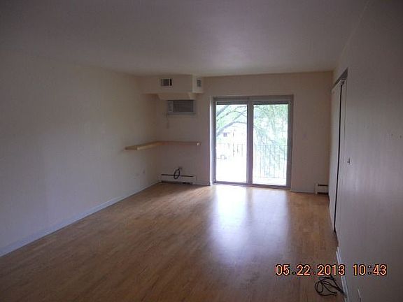 3rd image of 2424 E Oakton St #3D