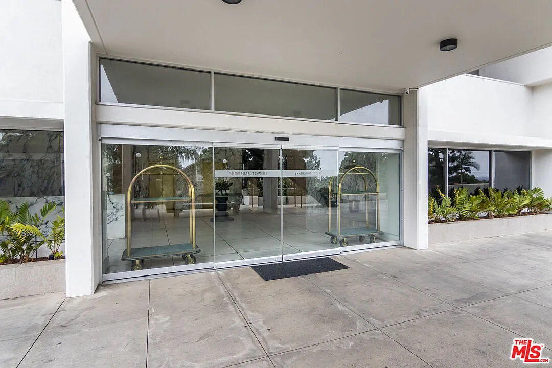 1 bed, 1.0 bath, 999 sqft, $5,700 — Photo 3