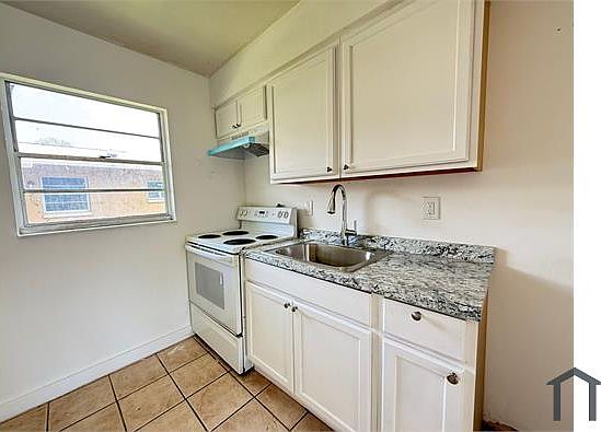 3rd image of 1703 Palm Dr