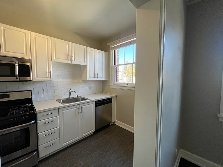 1349 N Hill Ave #9 — Photo 5