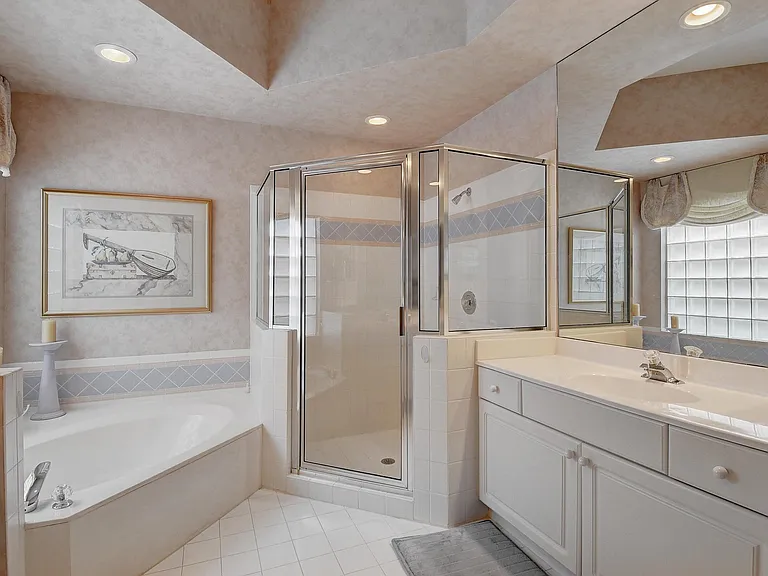 7725 Rockford Rd — Photo 16