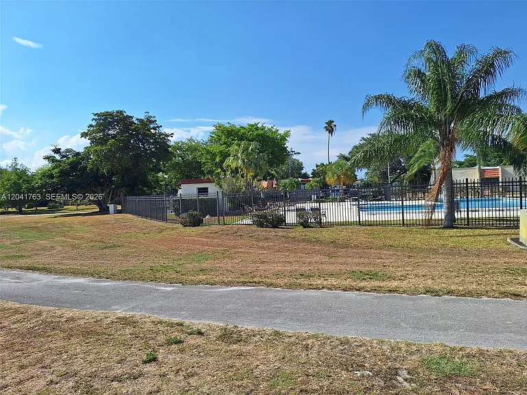 6553 NW 99th Ave #A20 — Photo 35