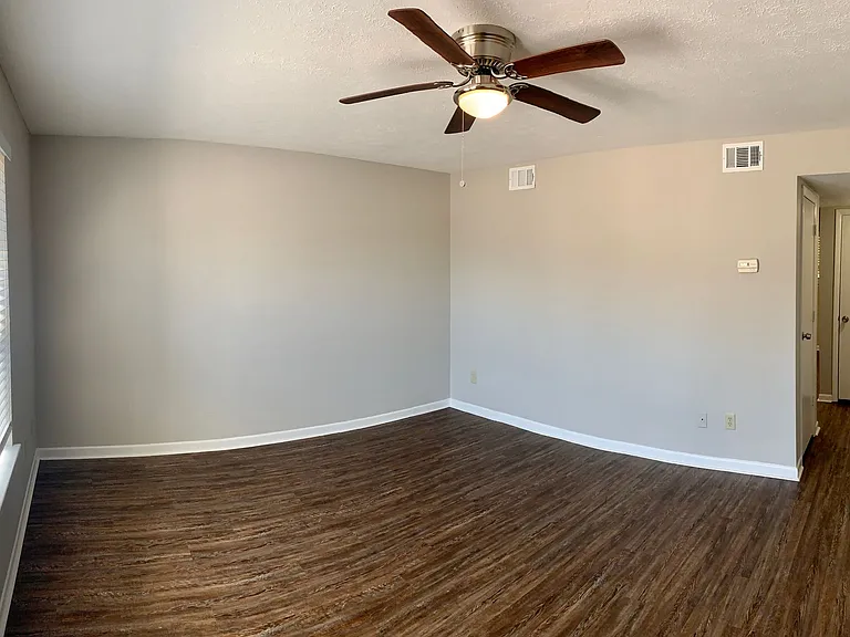 1120 Jefferson St — Photo 16